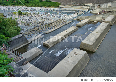 富山県立山町岡田地区の横江頭首工 富山県立山町岡田地区の横江頭首工 93390855