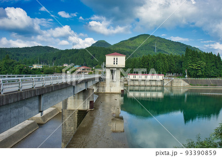 富山県立山町岡田地区の横江頭首工 93390859