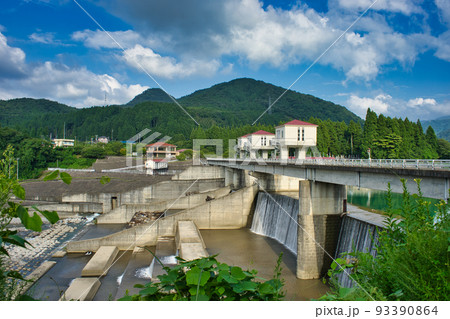 富山県立山町岡田地区の横江頭首工 93390864