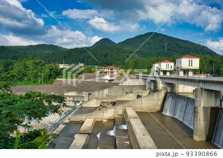 富山県立山町岡田地区の横江頭首工 93390866