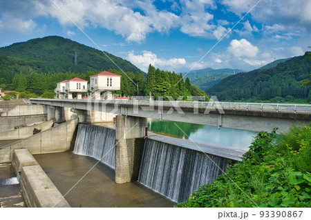 富山県立山町岡田地区の横江頭首工 93390867