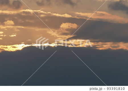 滋賀県 琵琶湖の雄大で美しい夕暮れ 滋賀県 琵琶湖の雄大で美しい夕暮れ 93391810