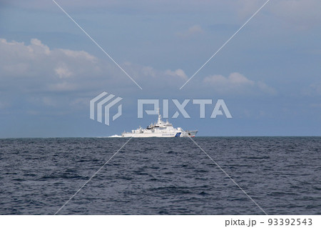 石垣島　フサキビーチより海上保安庁巡視船を望む 93392543