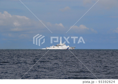 石垣島　フサキビーチより海上保安庁巡視船を望む 93392624