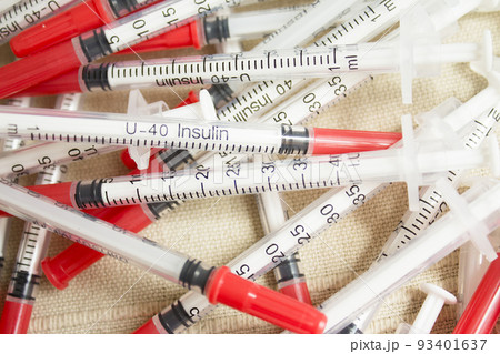 Set of syringes for injecting insulin 93401637