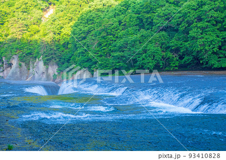 吹割の滝 吹割れ渓谷 初夏の風景 吹割の滝 吹割れ渓谷 初夏の風景 93410828