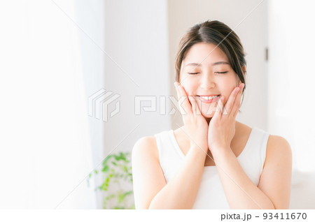 若い女性のビューティーイメージ 93411670