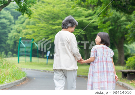 介護 シニア女性 子供 介護 シニア女性 子供 93414010