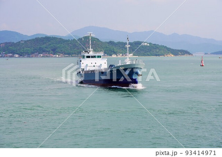 瀬戸内クルーズ（岡山・宇野港～直島・宮浦港）の眺め 93414971