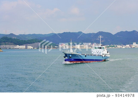 瀬戸内クルーズ（岡山・宇野港～直島・宮浦港）の眺め 93414978
