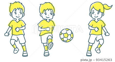 サッカーボールをける男の子と女の子 サッカーボールをける男の子と女の子 93415263