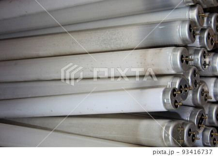 廃棄する蛍光管 廃棄する蛍光管 93416737