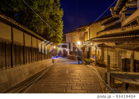 【京都の古都風景】産寧坂周辺の夜景 【京都の古都風景】産寧坂周辺の夜景 93419404