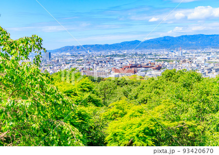 【京都の古都風景】稲荷山から見た京都市内の眺望 93420670