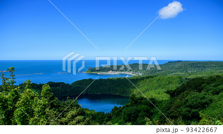 真夏の絶景 八望台から望む戸賀湾と二ノ目潟 秋田県 真夏の絶景 八望台から望む戸賀湾と二ノ目潟 秋田県 93422667