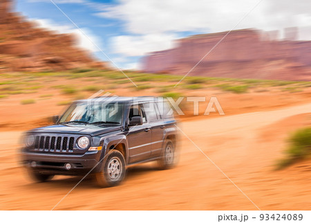 Offroading through the Monument Valley with motion blur effect 93424089
