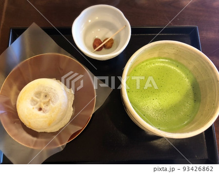 梅が枝餅と抹茶 93426862