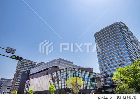 JR「亀戸」駅東口に開業した商業施設「カメイドクロック」とタワーレジデンス(2022年5月撮影) JR「亀戸」駅東口に開業した商業施設「カメイドクロック」とタワーレジデンス(2022年5月撮影) 93426979