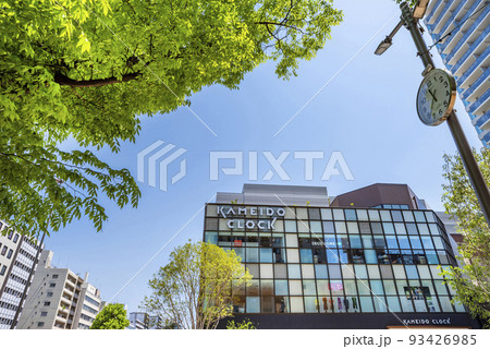 JR「亀戸」駅東口に開業した商業施設「カメイドクロック」のビルディング（2022年5月撮影） 93426985