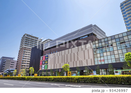 JR「亀戸」駅東口に開業した商業施設「カメイドクロック」のビルディング（2022年5月撮影） 93426997
