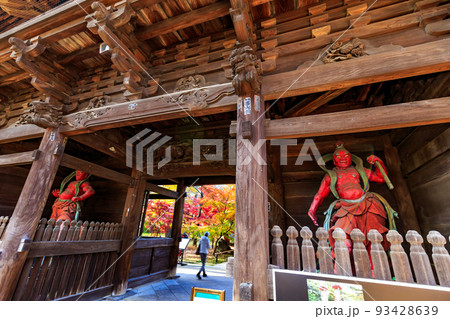 東京 世田谷区 秋の九品仏浄真寺の紅葉 仁王門の写真素材 [93428639] - PIXTA