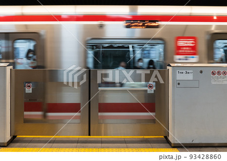 大阪メトロ　ホームドア　イメージ　 93428860