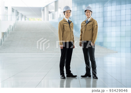 作業服の男性 作業服の男性 93429046