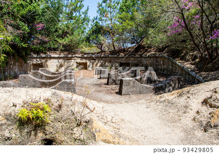大久野島の北部砲台跡にある毒ガスタンク台座　広島県竹原市忠海町 93429805