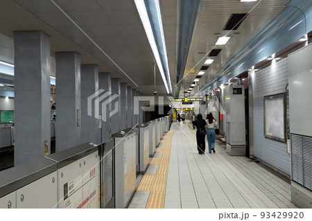 大阪メトロ　千日前線　ホームドア 93429920