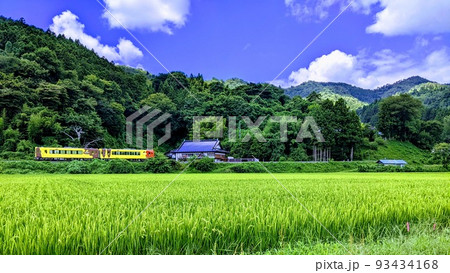 夏のJR大船渡線 93434168