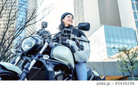 念願の大型バイクを手に入れた主婦 念願の大型バイクを手に入れた主婦 93438246