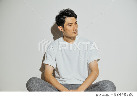 スポーツファッションの男性 93440536