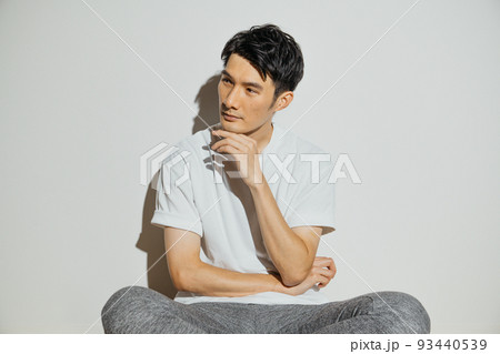 スポーツファッションの男性 スポーツファッションの男性 93440539