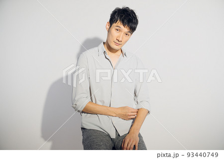 ハンサムな男性のさわやかなイメージ ハンサムな男性のさわやかなイメージ 93440749