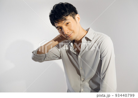 ハンサムな男性のさわやかなイメージ ハンサムな男性のさわやかなイメージ 93440799