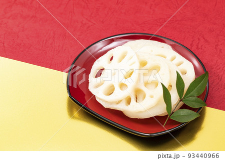おせち料理その18_赤皿の酢蓮根_背景赤と金 おせち料理その18_赤皿の酢蓮根_背景赤と金 93440966