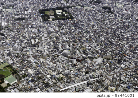 東急東横線の学芸大学駅上空から三軒茶屋方向を空撮 東急東横線の学芸大学駅上空から三軒茶屋方向を空撮 93441001