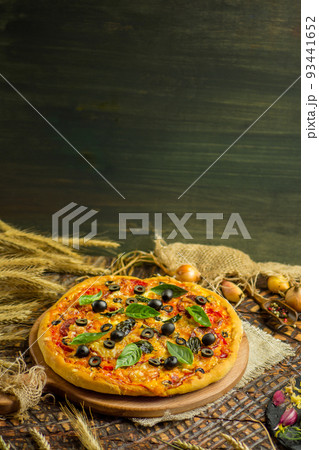 Fresh pizza with tomato and mushrooms Fresh pizza with tomato and mushrooms 93441652