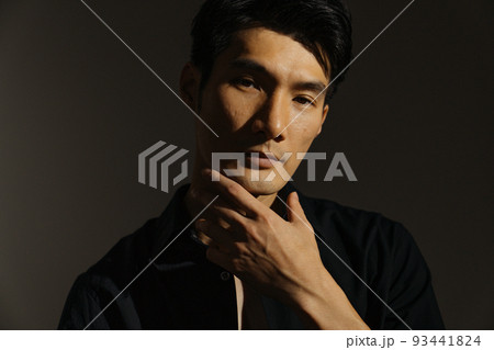 セクシーな男性 93441824
