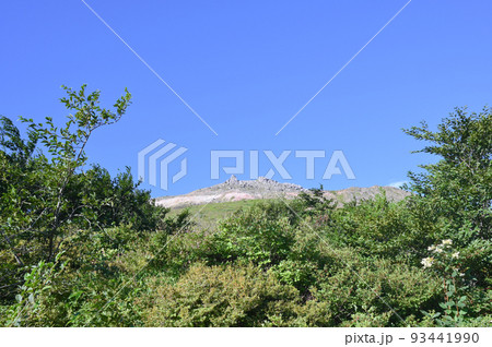 栃木県那須山登山道から茶臼岳を見た風景 93441990
