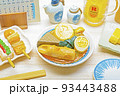 ミニチュアで再現した居酒屋の店内とおでんを中心に添えた様々な日本食のミニチュア ミニチュアで再現した居酒屋の店内とおでんを中心に添えた様々な日本食のミニチュア 93443488