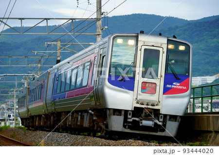 2700系多客期増結に伴い2000系運用が復活した特急しまんと 2700系多客期増結に伴い2000系運用が復活した特急しまんと 93444020