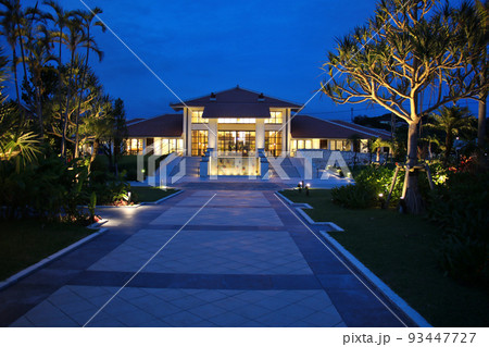 石垣島 フサキビーチ リゾート 夜の中央棟 石垣島 フサキビーチ リゾート 夜の中央棟 93447727