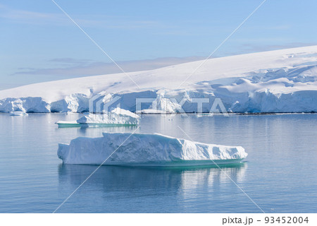 Beautiful antarctic landscape with iceberg and stones 93452004