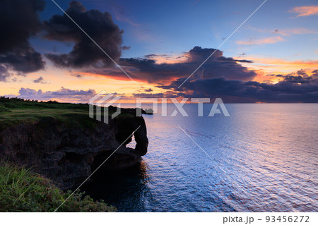 夕空の万座毛 夕空の万座毛 93456272