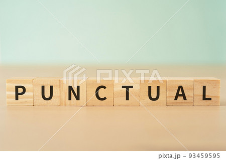 時間に正確・几帳面のイメージ|「PUNCTUAL」と書かれたブロック 時間に正確・几帳面のイメージ|「PUNCTUAL」と書かれたブロック 93459595