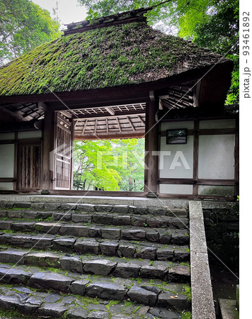 京都・京都市左京区 法然院 山門 93461892