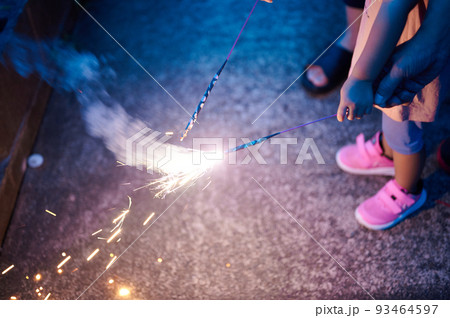 手持ち花火 夏 夏イメージ 夏素材 夏休み 手持ち花火 夏 夏イメージ 夏素材 夏休み 93464597