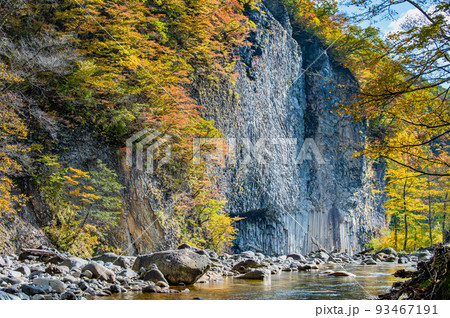 岩手県雫石町 紅葉の葛根田渓谷 岩手県雫石町 紅葉の葛根田渓谷 93467191