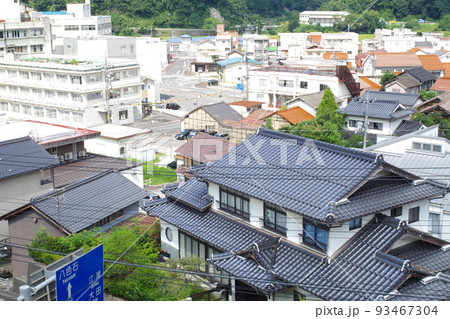 ふるさと会館から眺めた川本町の家並の景色 ふるさと会館から眺めた川本町の家並の景色 93467304